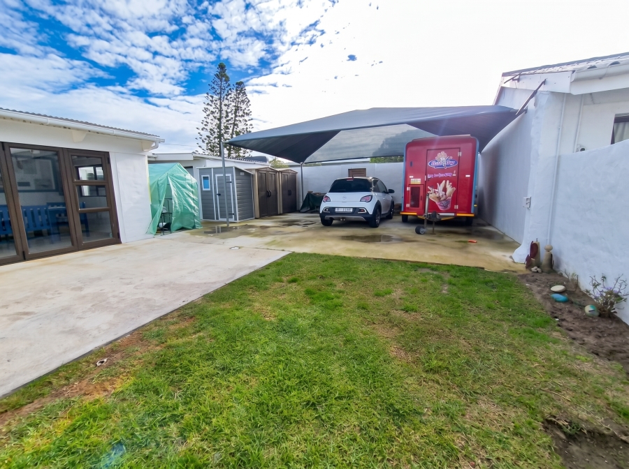 6 Bedroom Property for Sale in Struisbaai Western Cape